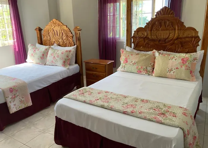 Holiday home Poinciana House *