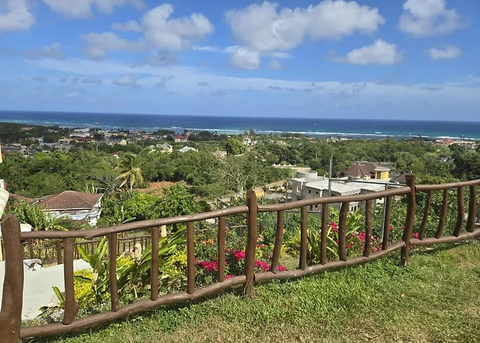 Holiday home Poinciana House