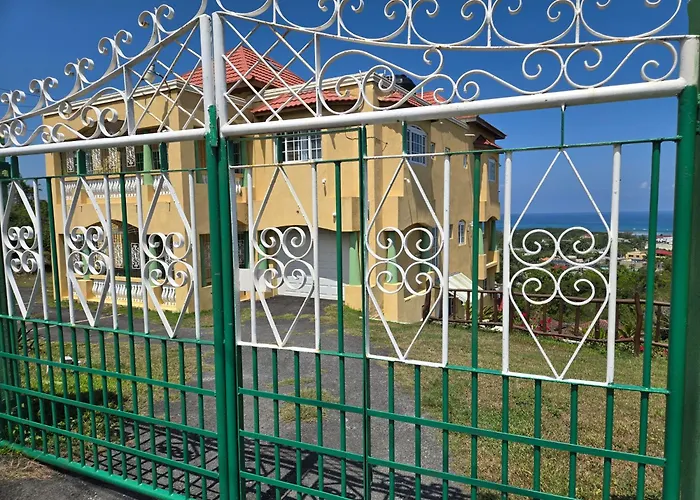 Holiday home Poinciana House
